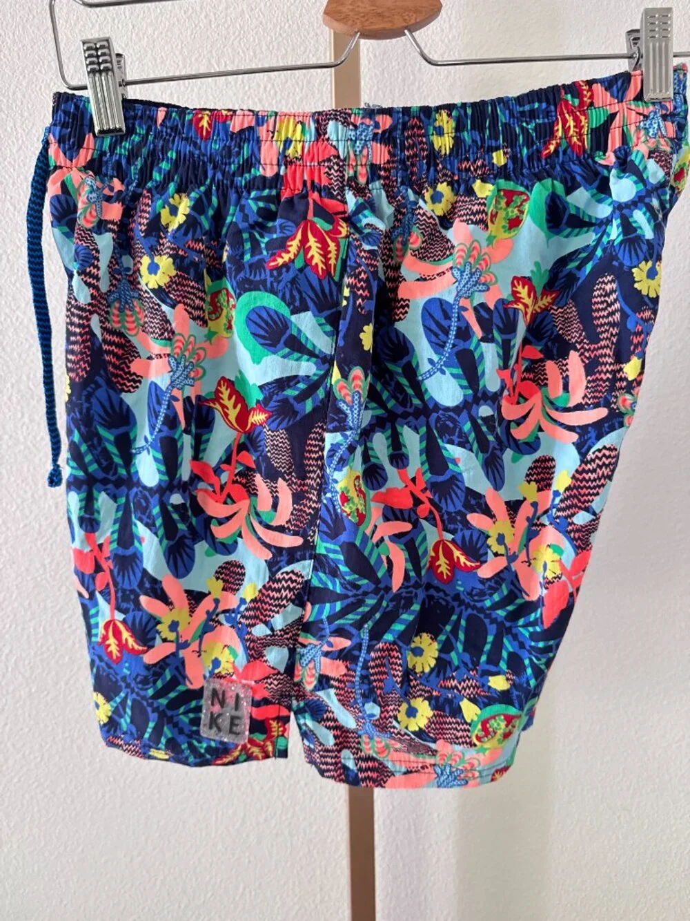 Nike Electric Floral Icon 5